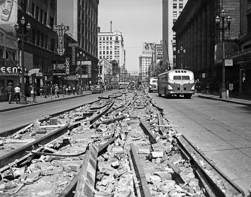 HistoryLink Tours — Westlake roadway and streetcars