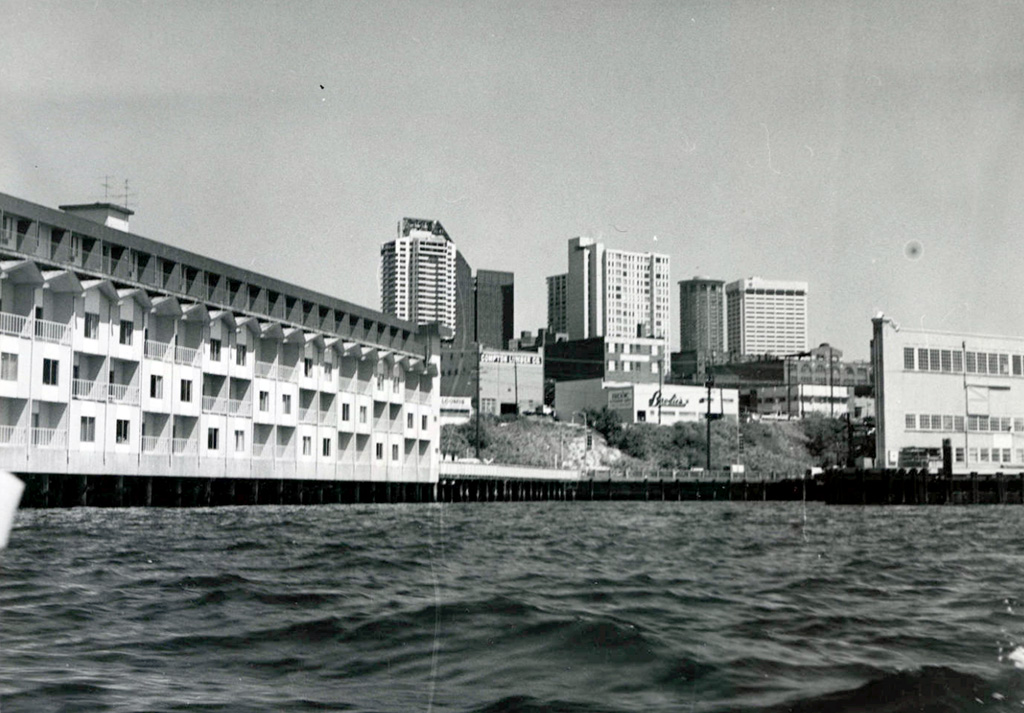 HistoryLink Tours — Edgewater Hotel